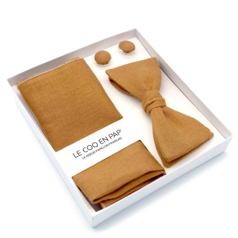 Coffret noeud papillon pochette de costume boutons de manchette uni beige caramel lin lecoqenpap