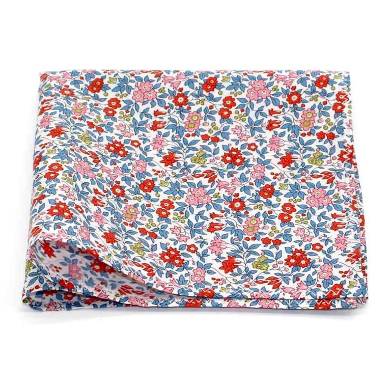 Pochette-de-costume-liberty-Chamomile-Lawn-A-fleuri-bleu-blanc-rouge-lecoqenpap